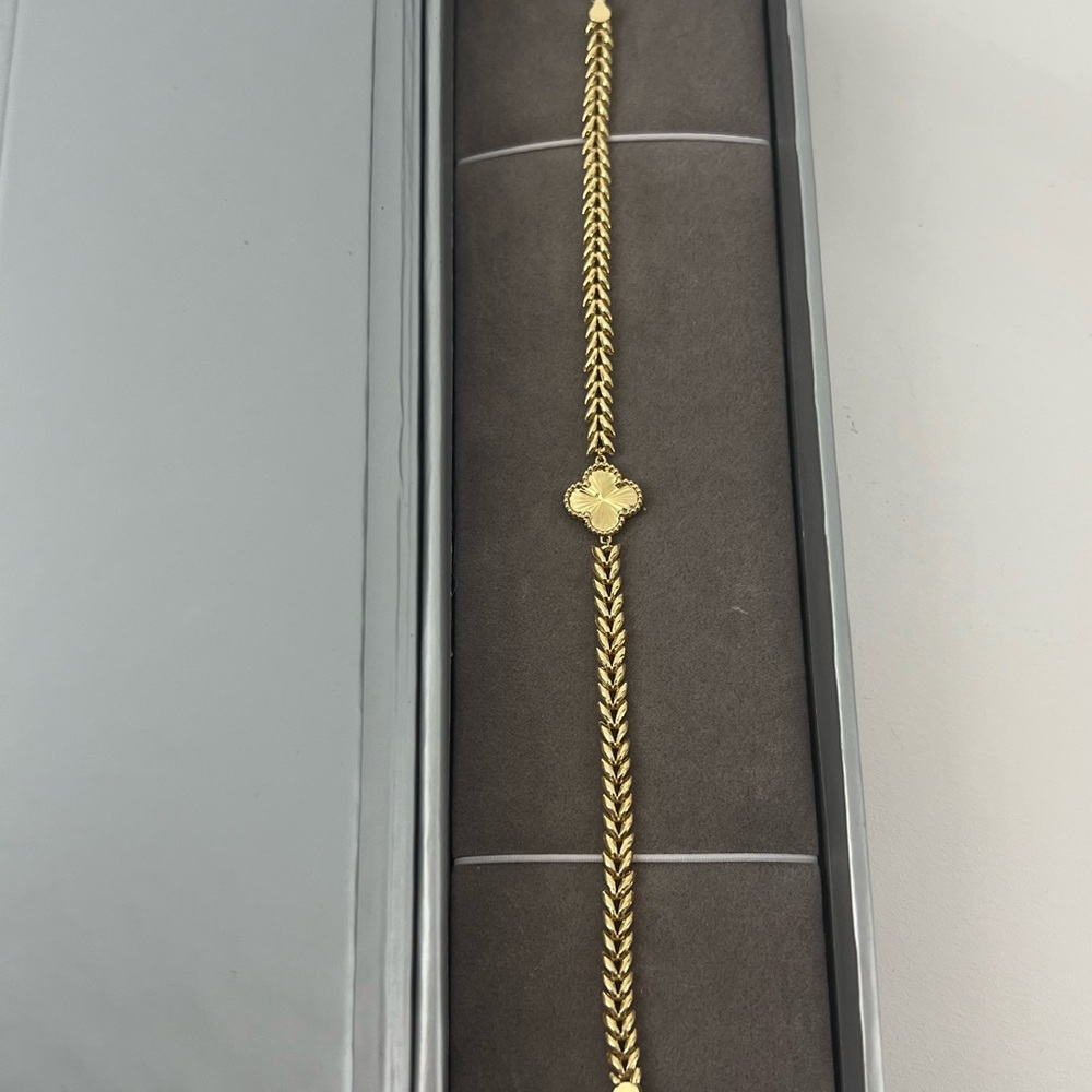 18K Solid Gold Clover Link Bracelet - Picture 2 of 8